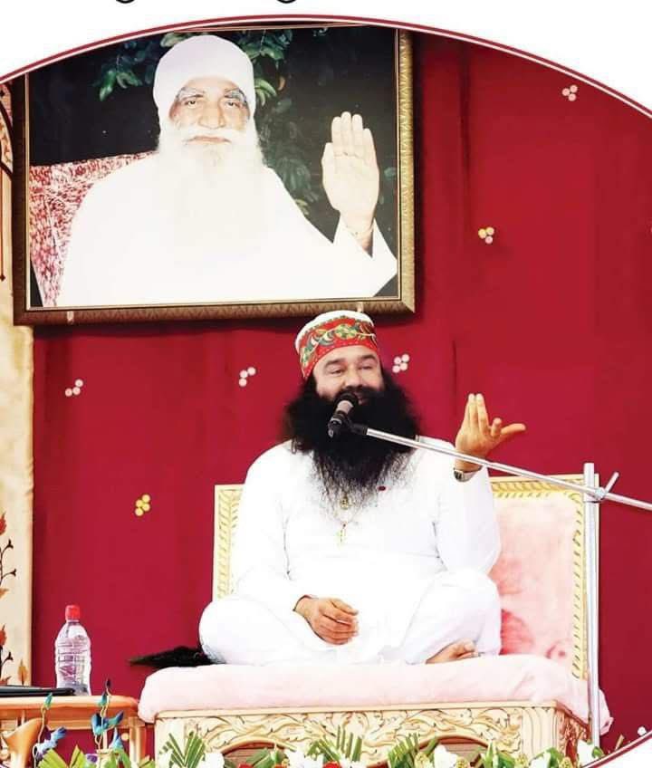 DilkashInsan's tweet photo. Saint Gurmeet Ram Rahim Ji समझाते है, प्रार्थना और ध्यान ही इस अंदरूनी शक्ति का असली स्रोत हैं। जो लोग भगवान से जुड़े रहते हैं और ध्यान करते हैं, उन्हें भी समस्याएँ आती हैं, लेकिन वे घबराते नहीं। वे कठिन समय में भी फूल की तरह खिले रहते हैं।#MondayMotivation https://t.co/6NJV9oMMBz
