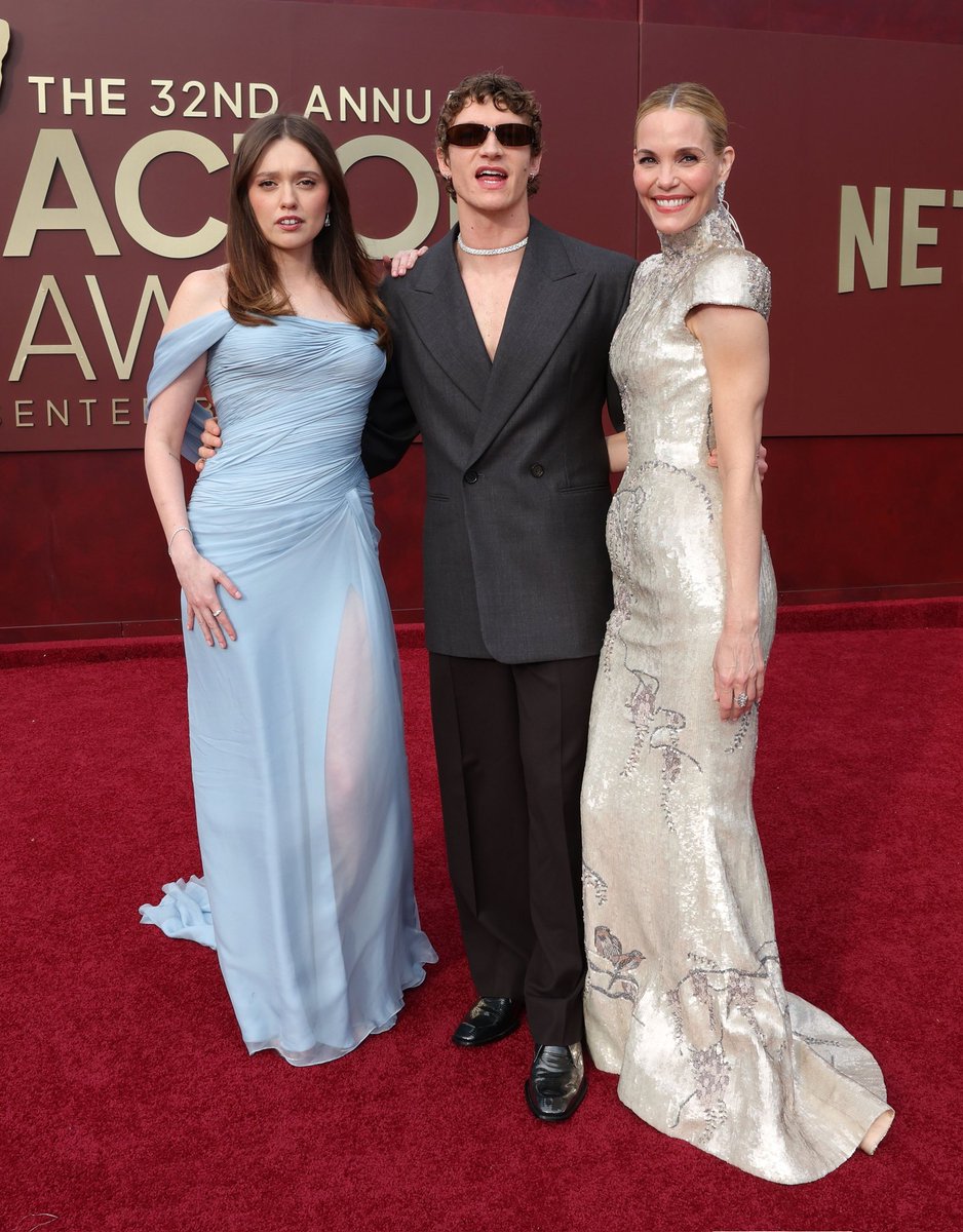 Connor Storrie with Leslie Bibb and Aimee Lou Wood at the Actor Awards!! 

#ConnorActorAwards