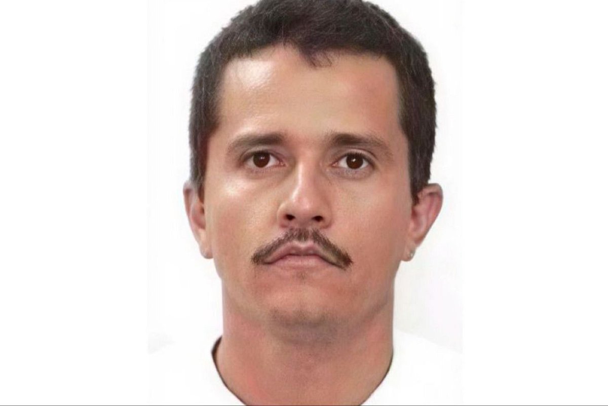 Juan_OrtizMX's tweet photo. 🗳️📌 ¿QUÉ PASÓ EN FEBRERO 2026?

Un resumen no tan corto (para que lo guardes) sobre lo que pasó en febrero.

¿Me faltó algo?

SEGURIDAD

- Operativo en Jalisco terminó con la muerte de “El Mencho” y detonó narcobloqueos y hechos violentos en más de 10 estados.

- Fue detenido Diego Rivera, alcalde de Tequila, señalado por presunta extorsión y vínculos con el CJNG.

- El Comité para la Protección de los Periodistas informó que México es el tercer país con más periodistas asesinados en el mundo.

REFORMA ELECTORAL 

- Sheinbaum presentó en PowerPoint su propuesta de Reforma Electoral.

- Dirigentes del PT y del PVEM manifestaron desacuerdos con la iniciativa.

- Oposición y especialistas señalaron omisiones, entre ellas la falta de mecanismos claros para frenar la intervención del crimen organizado en elecciones.

ECONOMÍA Y FINANZAS PÚBLICAS

- El INEGI reportó la pérdida de 705 mil empleos en enero.

- PEMEX informó pérdidas por 45 mil millones de pesos en 2025.

- La ASF detectó 65 mil millones de pesos sin aclarar en el último año del gobierno de López Obrador.

- Sheinbaum suspendió envíos de petróleo a Cuba tras amenazas arancelarias de Trump; por ahora se mantienen envíos de alimentos e insumos básicos.

CONGRESO

- Aprobaron la reforma de 40 horas. Será gradual hasta 2030, no garantiza 2 días de descanso y aumenta a 12 las horas extra. Aún falta la declaratoria de constitucionalidad y su publicación.

- Sergio Mayer pidió licencia como diputado para irse a La Casa de los Famosos, generando más molestia interna que otros casos polémicos dentro del partido.

- Pelea entre Layda Sansores y diputados de Morena por no querer aprobar más deuda en Campeche; el conflicto escaló al punto de revivir el fuero.

- Adán Augusto dejó la coordinación de Morena en el Senado y fue sustituido por Ignacio Mier.

- Inició el proceso para renovar la titularidad de la ASF. David Colmenares busca repetir en el cargo.

GRILLA POLÍTICA

- Sheinbaum destituyó a Marx Arriaga de la SEP, pero tardó +100 horas en sacarlo de su oficina.

- Manuel Velasco impulsó a Ruth González como aspirante en San Luis Potosí, pese a la postura pública de Sheinbaum contra la herencia de cargos.

- Saúl Monreal anunció que buscará la candidatura al gobierno de Zacatecas.

- En Oaxaca se realizó la primera consulta estatal de revocación de mandato. Casi una tercera parte votó por la revocación de Salomón Jara. Tras el proceso, renovó su gabinete y reconoció prácticas de nepotismo.

- Se publicó Ni venganza ni perdón, donde se señalan presuntas irregularidades por 27 mil millones de pesos vinculadas a Jesús Ramírez Cuevas. El gobierno federal indicó que no abrirá investigaciones de oficio y que las denuncias deben presentarse formalmente.