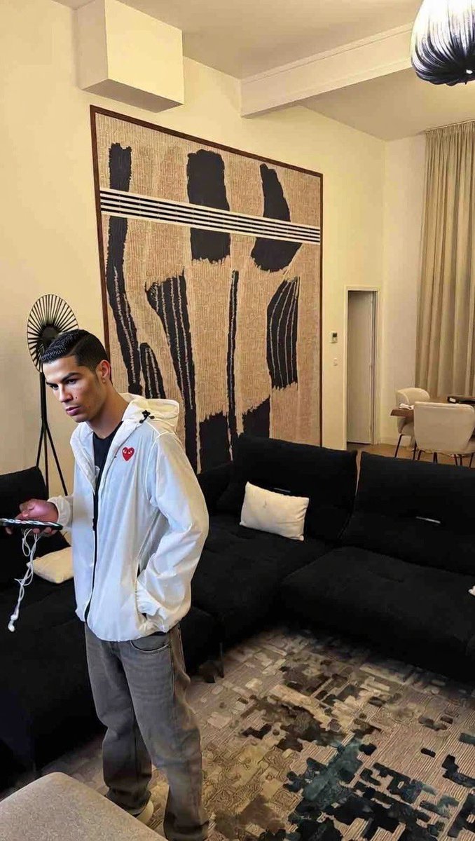 mara_obk's tweet photo. Le quartier m’a dit Mara tu ressembles trop à cr7 2008 https://t.co/6ef6TRFP5Z