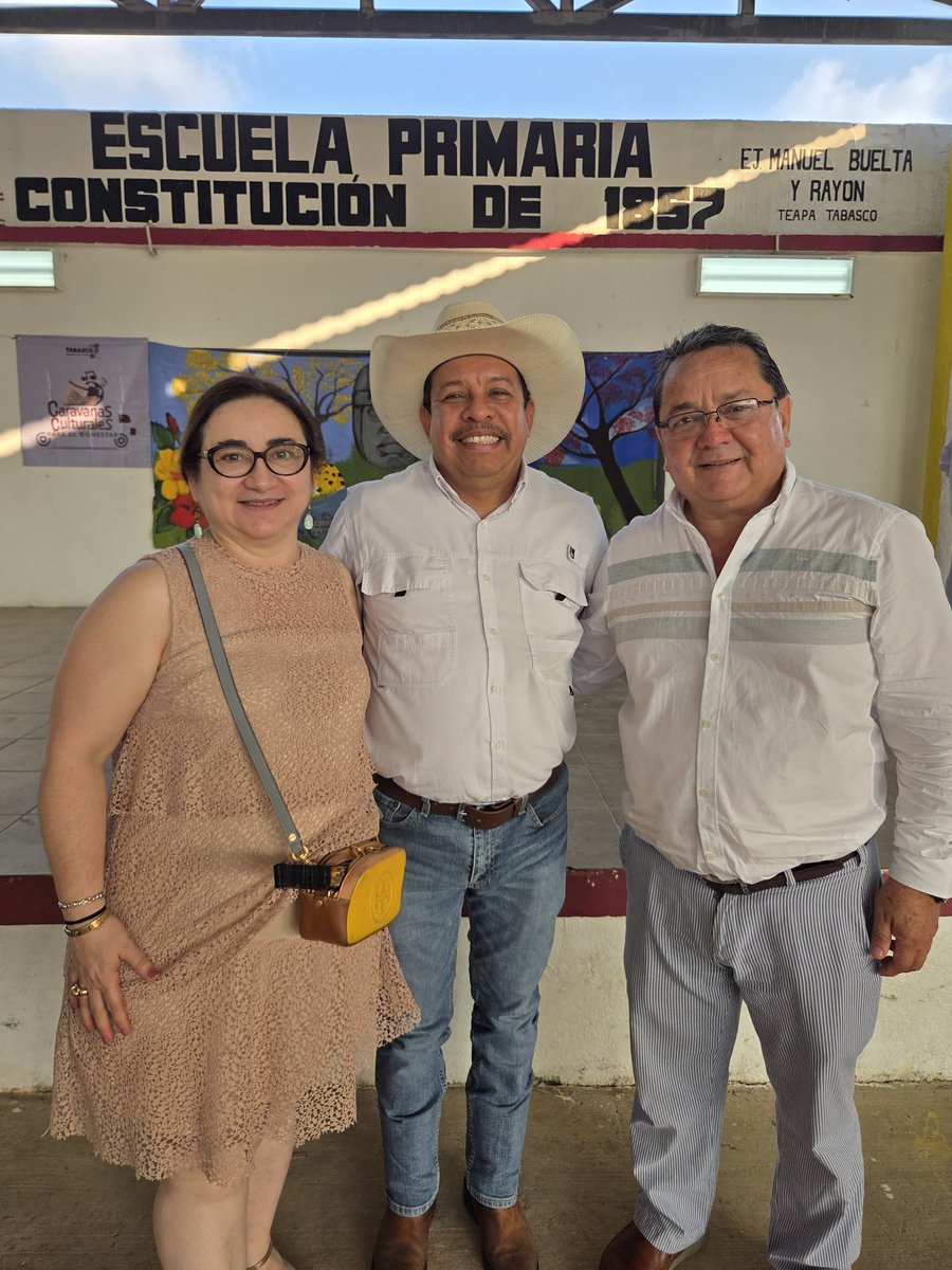 reynolchamec's tweet photo. del equipo de la Secretaría de Cultura, encabezada por la Lic. Aída Elba Castillo Santiago.

Mi reconocimiento a madres y padres de familia, docentes, estudiantes y servidores del pueblo que hicieron posible esta bonita actividad. https://t.co/IDZzqrHwr2