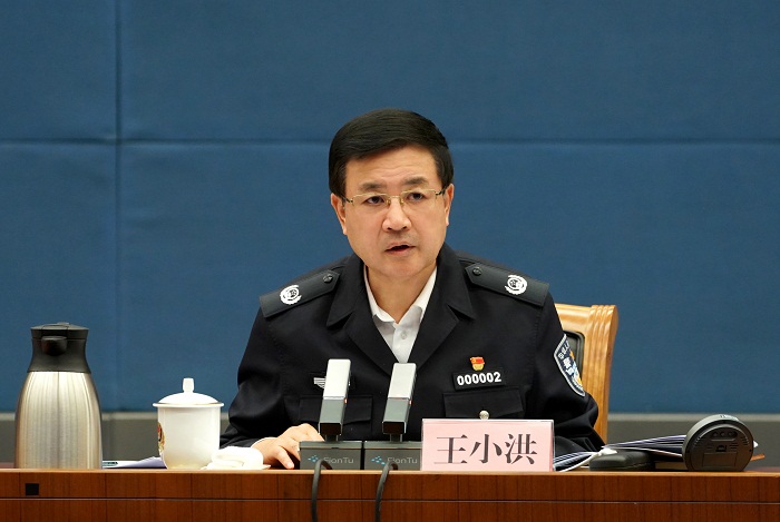 调私家兵抓捕张又侠和刘振立，公安部长王小洪被中央纪检委带走调查?自前年三中全会历来，在习近平失去权力期间，王小洪的公安部长权力也逐渐被架空，所以，王小洪不信任公安部特勤局，也不敢信任公安部特勤局，于是，王小洪从隐藏在缅北电诈园的私家军中，抽调部分私家兵进京。这些进入北京的私家兵，