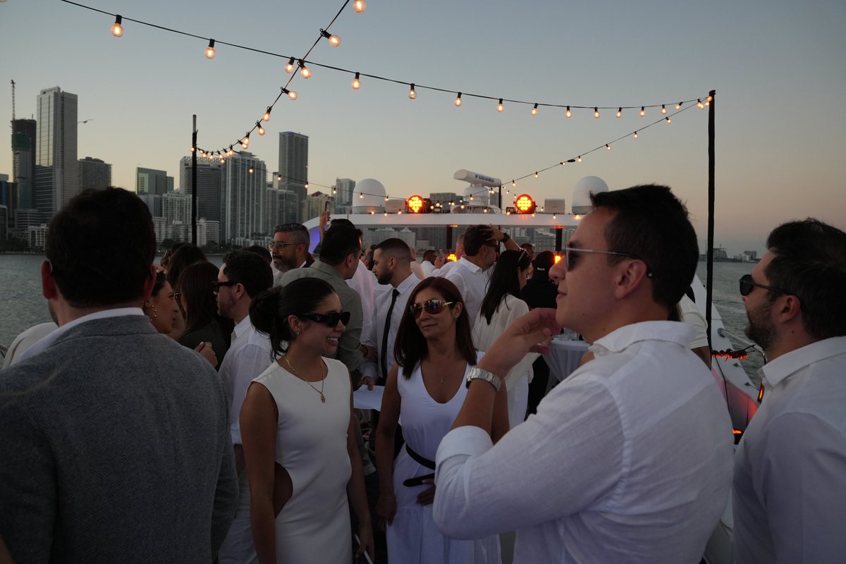 Biscayne Lady Yacht Charters tweet media