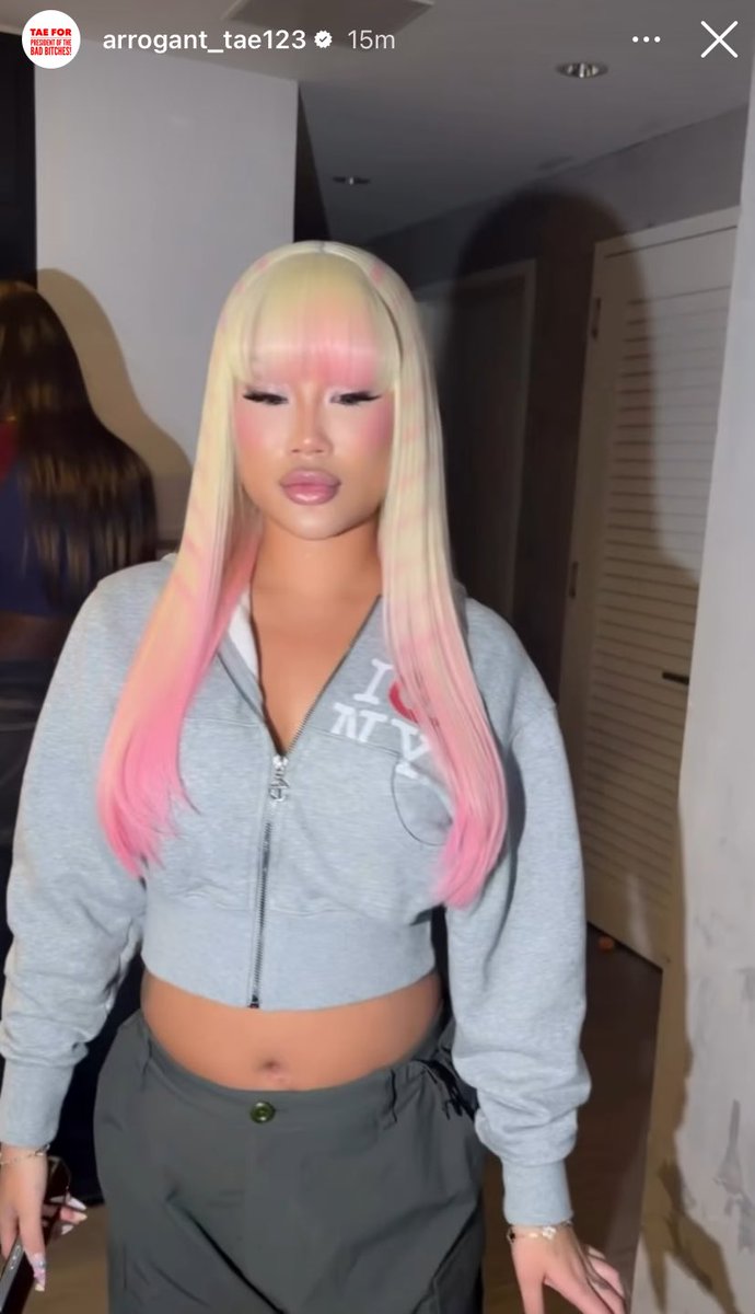 BLKGRL4EVR's tweet image. tae does his best nicki coded wigs on everybody else but nicki #weird