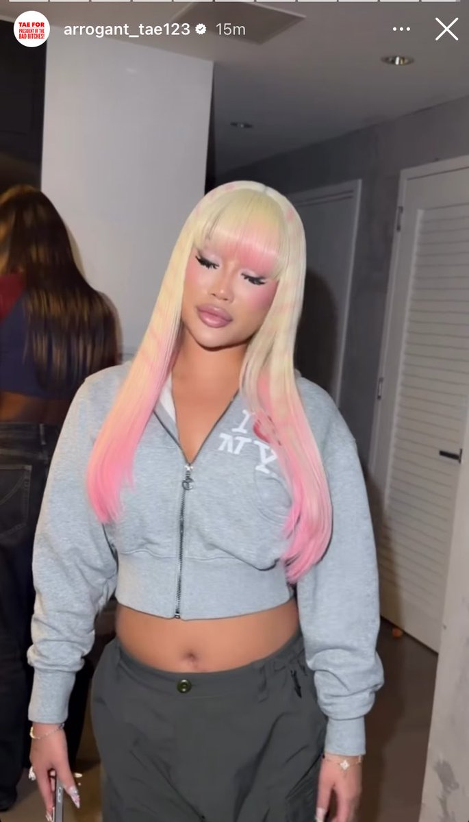 BLKGRL4EVR's tweet image. tae does his best nicki coded wigs on everybody else but nicki #weird