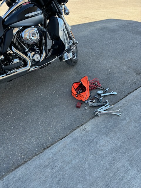 PakeMcKay's tweet photo. Make fukin sure You have the tools... or at least travel the life with some one who does. https://t.co/IjA7bXBc1y