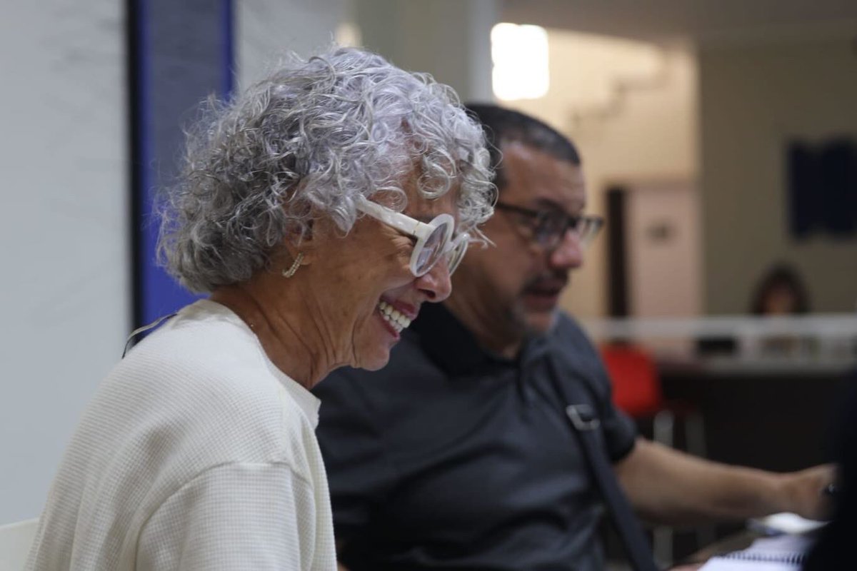 El <a href="/DoctorSotelo/">Dr. René Sotelo</a> ha tenido la iniciativa de hacer una obra de teatro humorística para incentivar al examen de la próstata. Se llama “No le tengas miedo al dedo” y, para tal fin, confió en <a href="/laureanomar/">Laureano Marquez</a> y en mí para escribir el guion. ¡Miles de gracias!