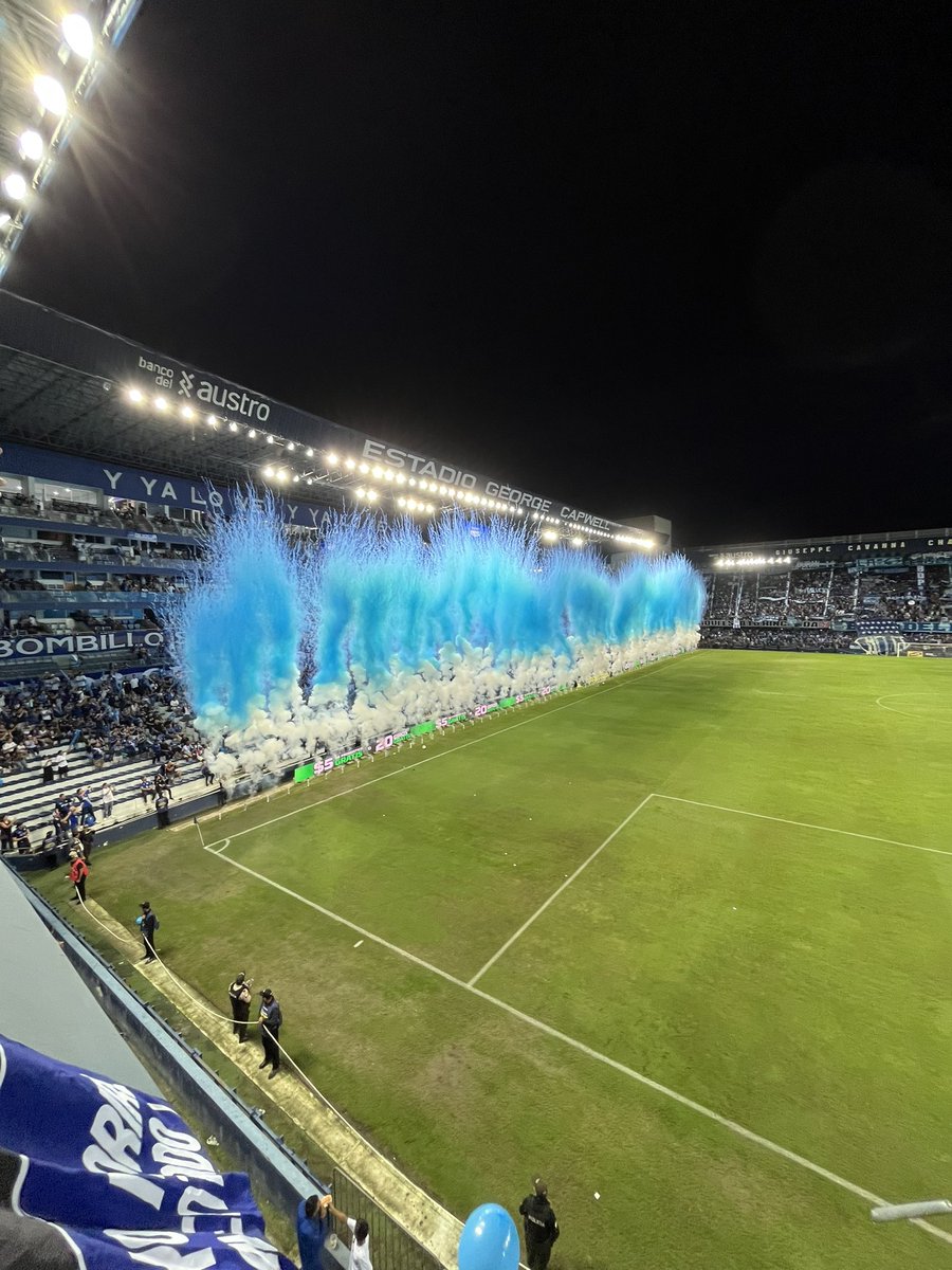 Cesar_acm08's tweet photo. Te amamos, Emelec 💙

Que este 2026 nos sonría, luego de tanta miseria que hemos vivido en 3 años🤞🏽

En el mismo lugar y con la misma gente.

Emelec - Delfín https://t.co/CYlBAuqMeL