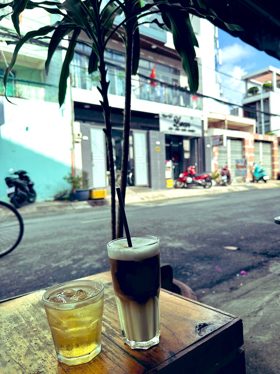 Loan1258's tweet image. Coffee this morning ☕️

It’s sunny ☀️  
It will be hot 🥵  
Stay healthy 💪  
Drink lots of water 💦  
Use labor protection equipment 😷  
Wear glasses to protect your eyes 🕶️

Happy New Week, Sisters and Brothers !
😎🤩🤓  

#SunFlowerDiary  #coffeemorning