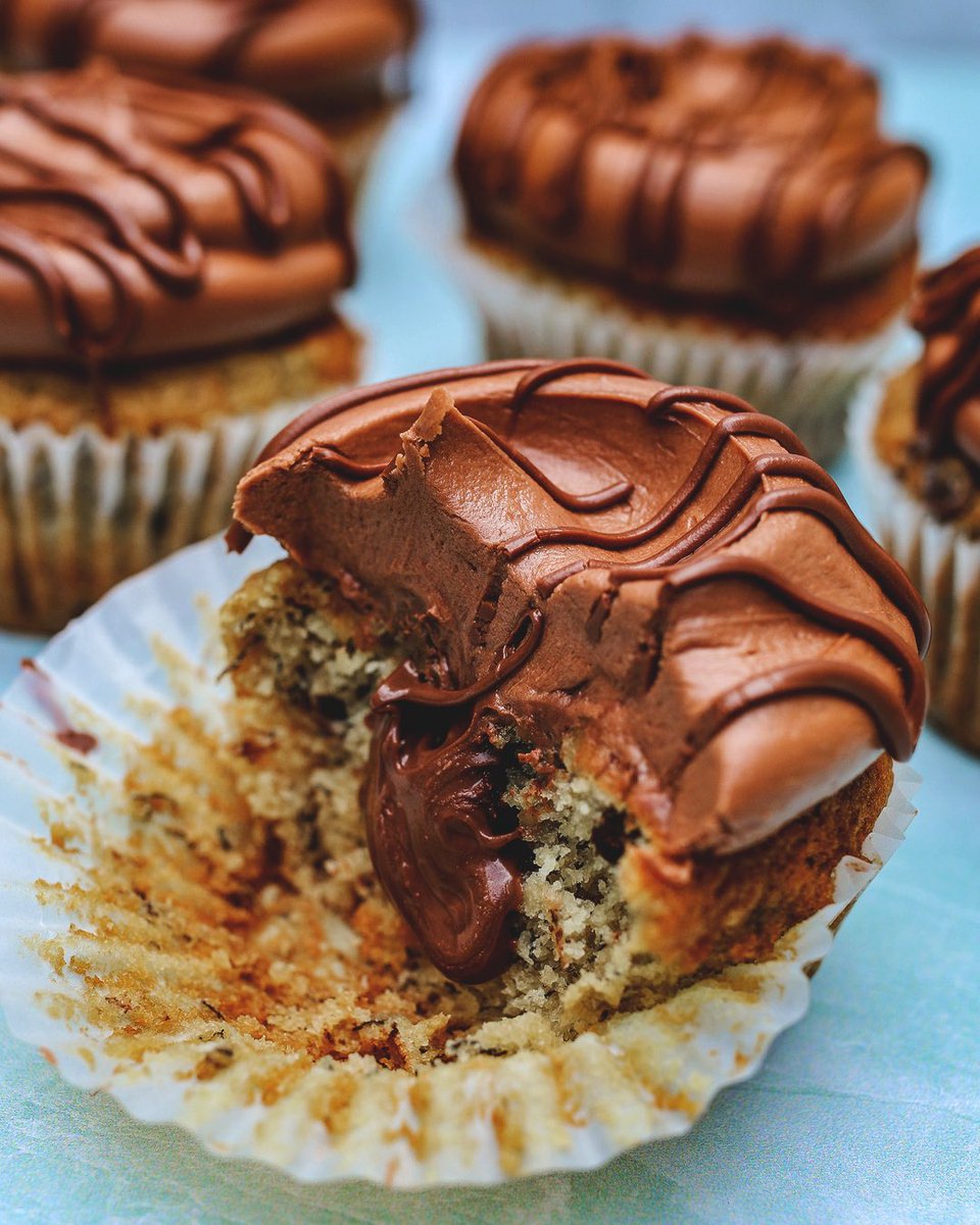 POV: biting into our #CupcakeOfTheWeek that's just oozing with Nutella! Chocolate Hazelnut Banana Cupcake has mini chocolate chips and Nutella filling, and is finished with Nutella buttercream icing. Available daily until 03/08. #MBakery #BakedFreshDaily