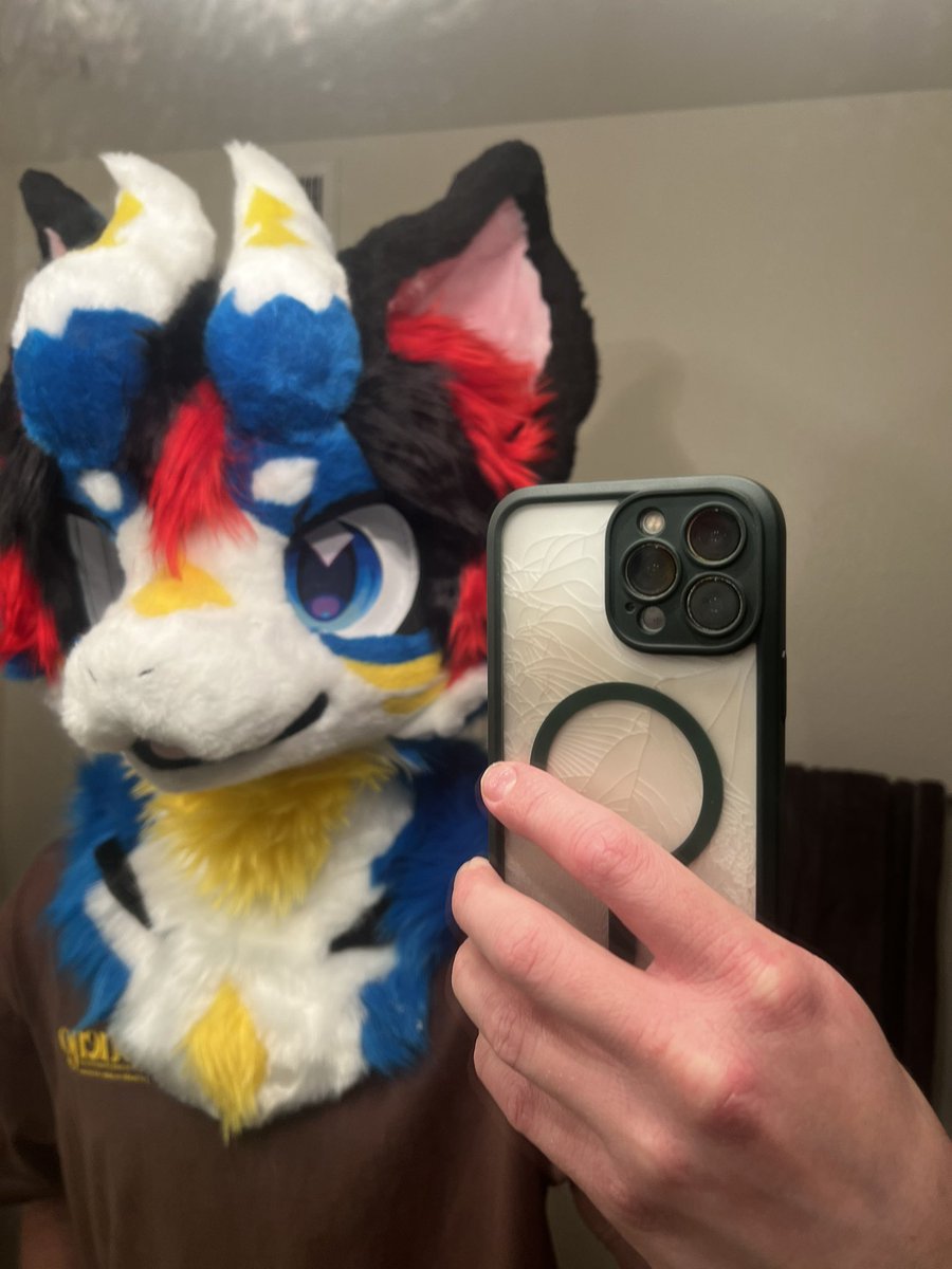 m0ondawg's tweet photo. New dragon in town #azfurs https://t.co/MExCVAHPQm