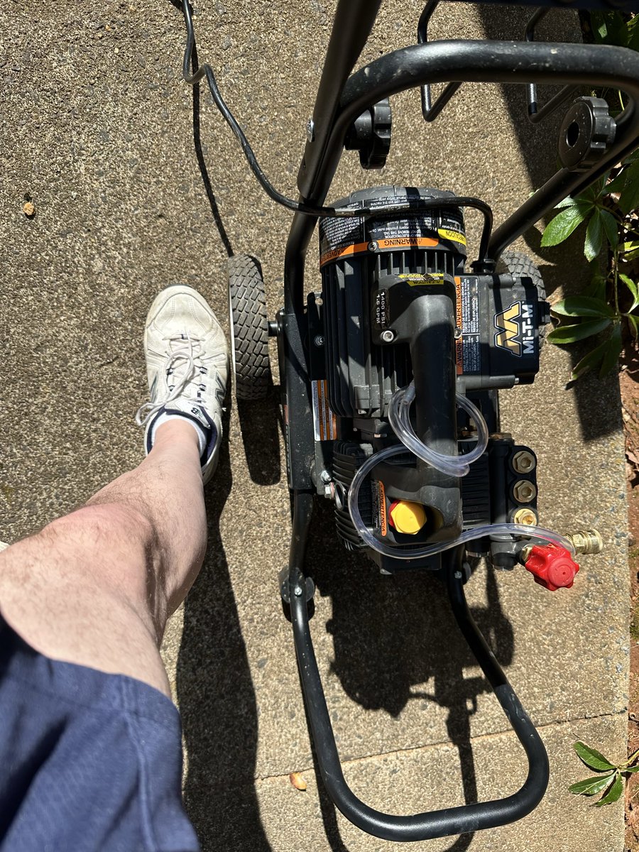 papabear5025's tweet photo. Papa Bear enjoying a beautiful Sunday by pressure washing his house. I put in six hours today. I’m sure I will put in at least another six hours tomorrow. #gay #bear #daddy #gaybear #gayover40 #daddybear https://t.co/KfA0MGUSUY
