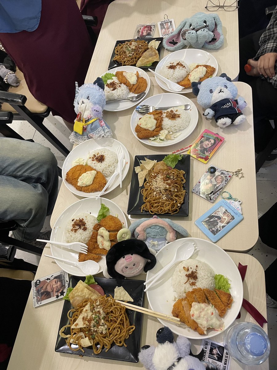 terima kasih panit panit yg udh bikin acara bukber yg amat seru inii. ingfokan bukber lagi mintt dah ready bgt

#XTRAVERSE #RockTheIftar