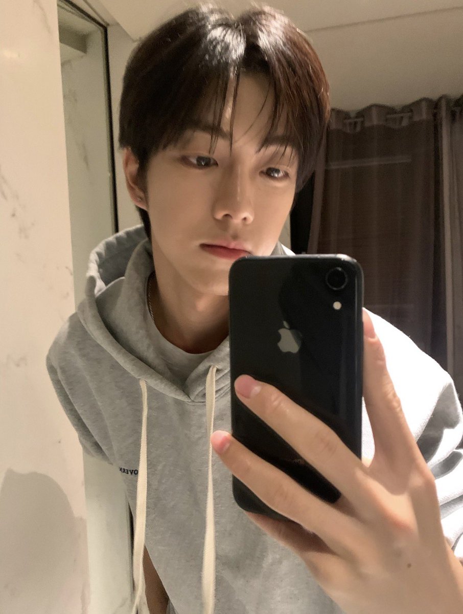 qctummnnn's tweet photo. 보고싶다는 말만 몇달째 하고있다… 빨리 데뷔해😭😭 https://t.co/Bm3suEcj2X