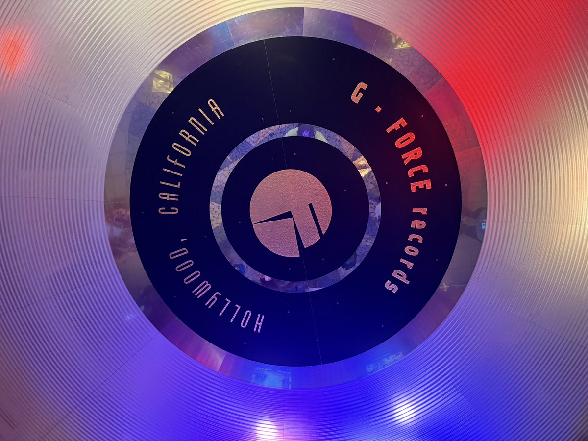 This is the ride that traumatized me as a kid and made me scared of riding rollercoaster for 10 years. Crazy that now I’m here riding and celebrating its last day