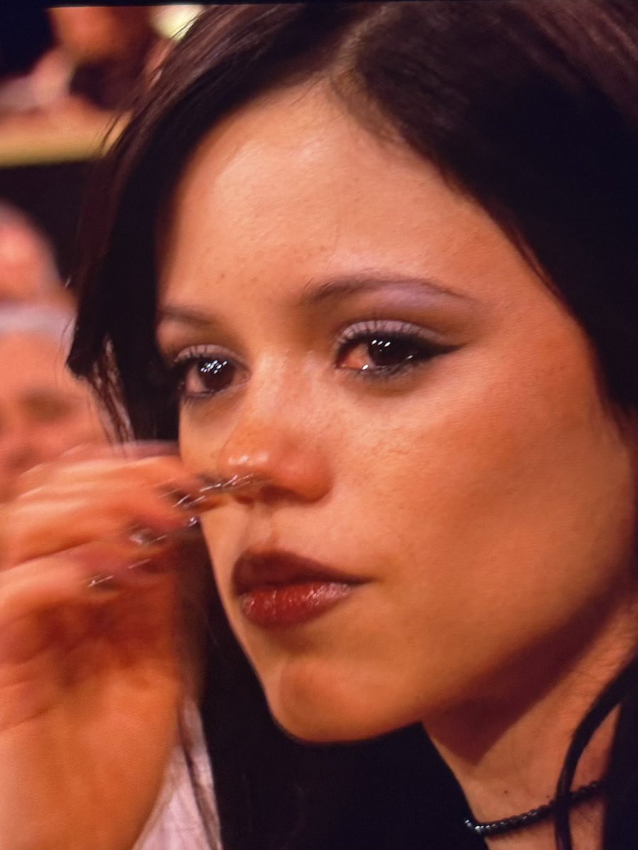 wenclairkingdom's tweet image. Jenna Ortega was emotional about the speech they gave at the Saga Aftra about Catherine O'Hara.

My baby... 💔

.
#jennaortega #SAGAFTRA #TheActorAwards