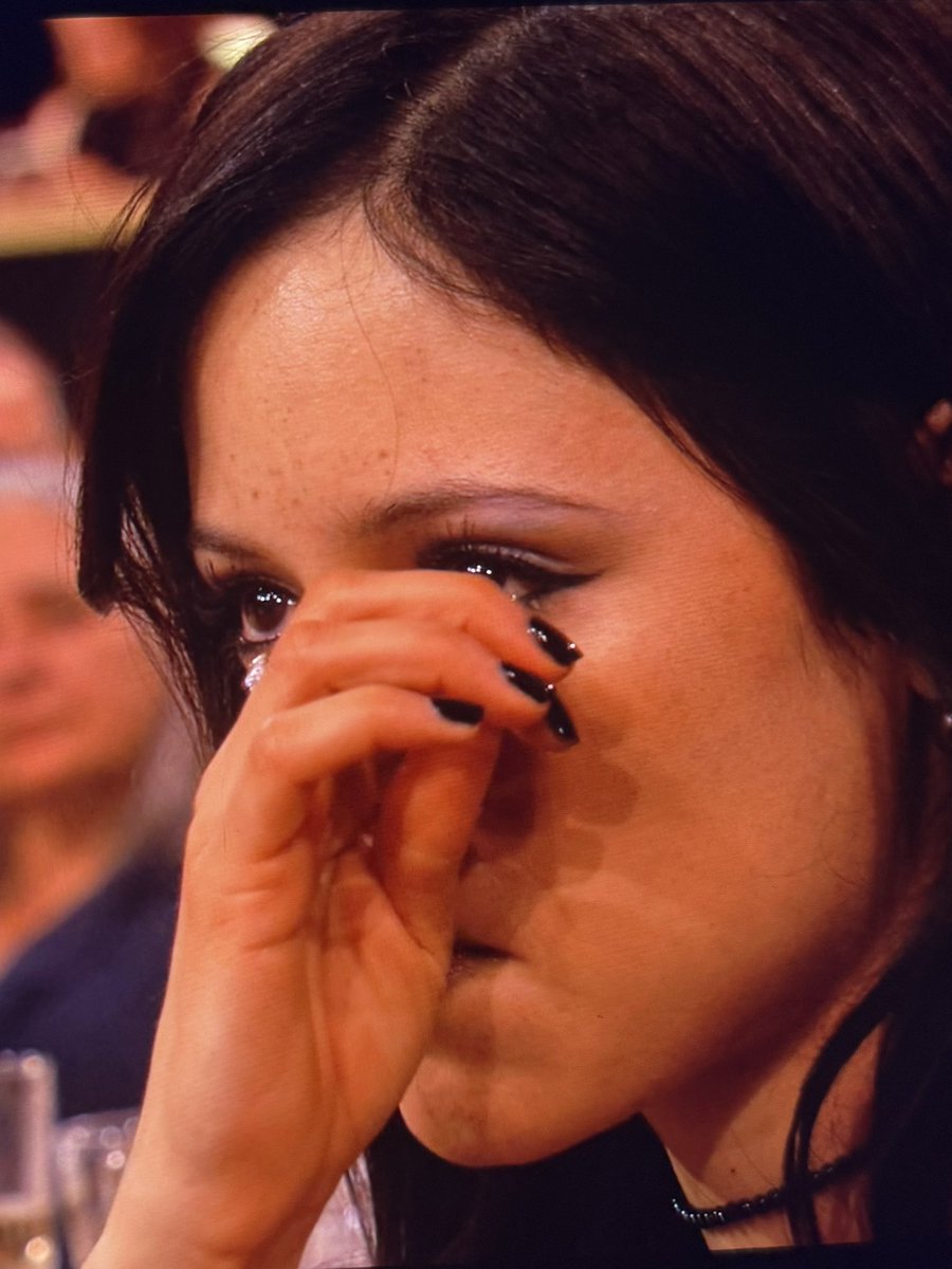 wenclairkingdom's tweet image. Jenna Ortega was emotional about the speech they gave at the Saga Aftra about Catherine O'Hara.

My baby... 💔

.
#jennaortega #SAGAFTRA #TheActorAwards