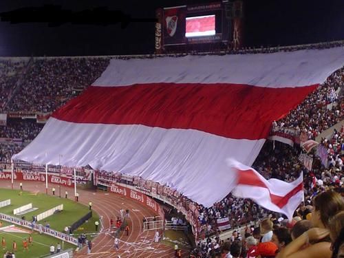 River_Corazon_x's tweet photo. Todas las hinchadas del fútbol argentino despliegan sus banderas, telones, como quieran decirle

Menos nosotros 

Tenemos una prohibición sin precedentes y nadie dice nada

Es hora de que Di Carlo se ponga los pantalones así volvemos a la verdadera fiesta en El Monumental. https://t.co/0p4XHimUnU