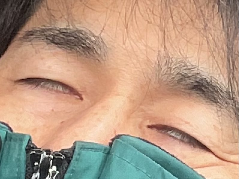 Tozawa4747's tweet image. 【本気の昼寝】
先日　助手席で宮城に出張に行った。
昼食後　眠気に襲われパーキングで寝たのは覚えている。
今朝同行者から写真が送られてきた。
白目むいてるw
これが本気の昼寝💤w
#出張 ＃何でも
＃本気
＃日々予定がパンパンで
＃疲労困憊
＃この首のクッション
＃最高
＃デェス