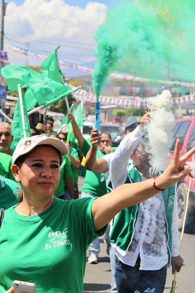 ahora todo tiene sentido , la lambiscona y chupa medias es ella ,, <a href="/cafeconbethy/">Café con Bethy Arana</a>