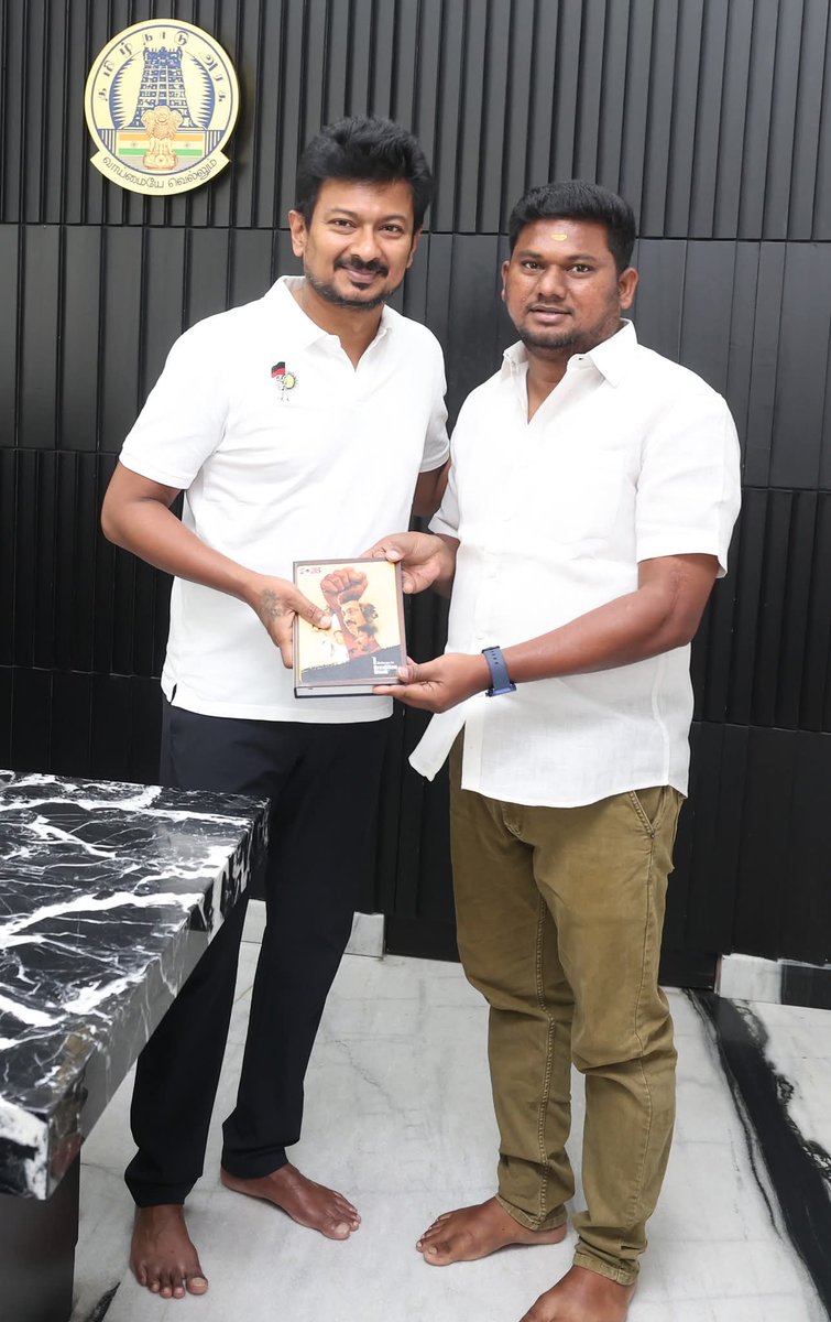 udhayanithieee's tweet photo. "உன் இலக்கை அடைய குறுக்கு வழிகளை தேடாத;
கடின உழைப்பை மட்டுமே நம்பு
காலம் நம் பொறுமையை சோதிக்கலாம்,
ஆனால் நம் உழைப்பு ஒருபோதும் வீண் போகாது
நம்பிக்கையுடன் கனவு காண்
துணிவுடன் துரத்து
வெற்றி நிச்சயம்..💪 https://t.co/5YOzqNSx4M