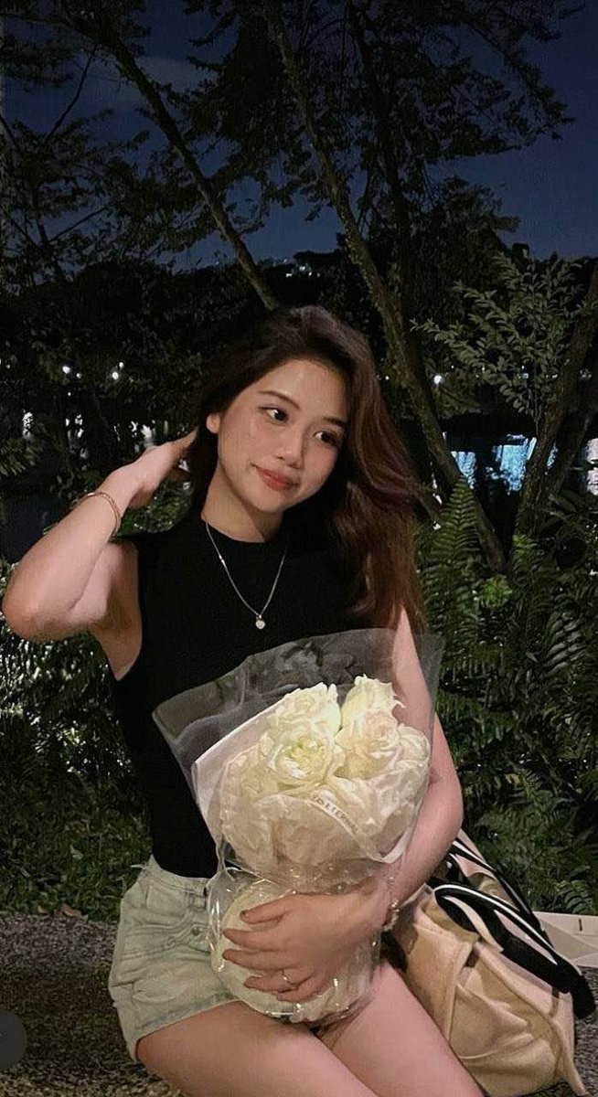 mintandk's tweet photo. [Request #54]

Face - 10/10
Body - 9/10
Overall - 9/10

Funny how on Valentine’s Day she went to dinner with her bf but ended the night with 5 guys and her bf is not one of the 5 https://t.co/CqQBtfvaF5