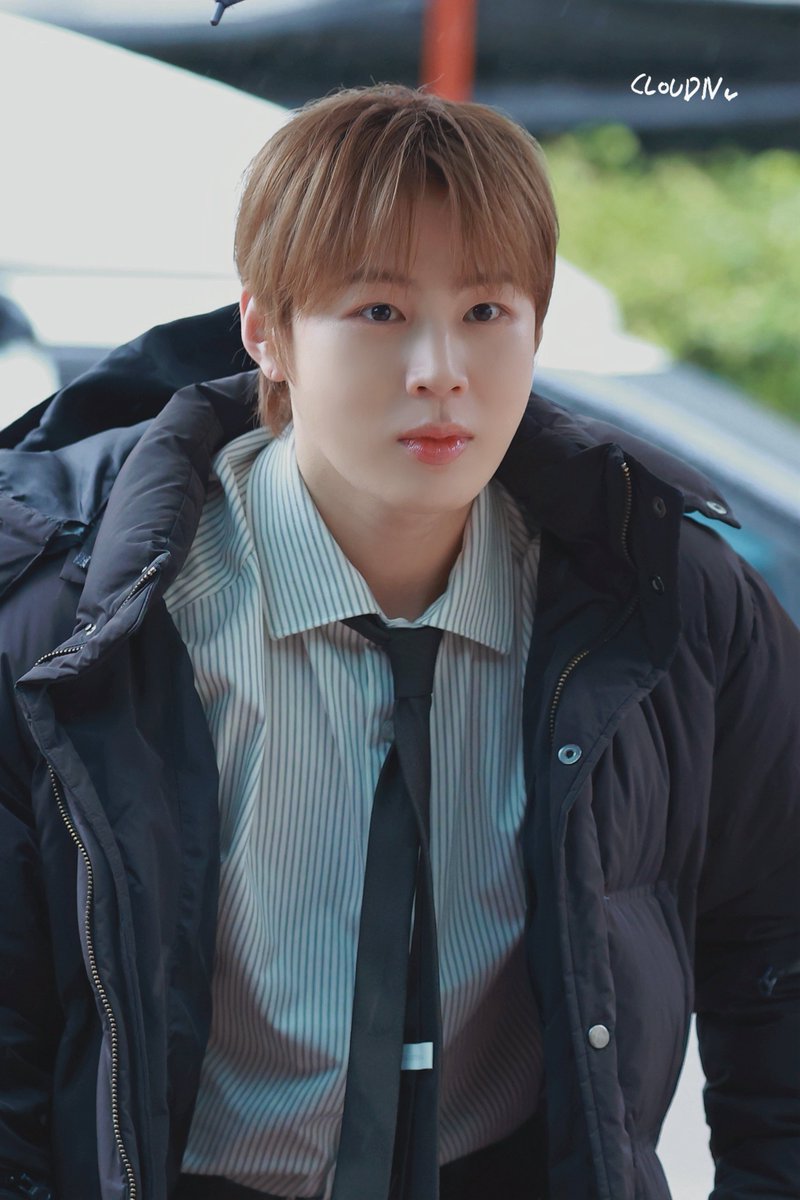 cloudn_hsw's tweet photo. 260302 불후의 명곡 출근

#하성운
#HASUNGWOON https://t.co/7YE1V1TnjD