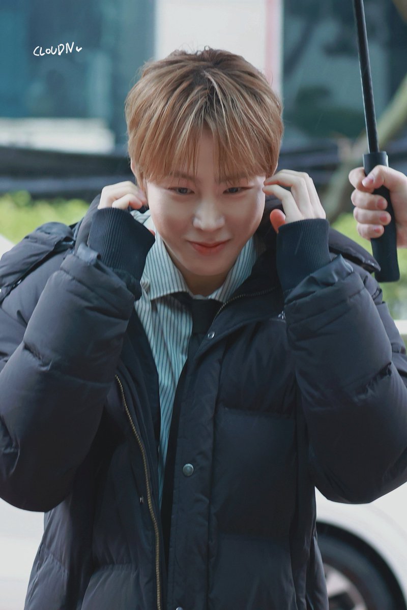 cloudn_hsw's tweet photo. 260302 불후의 명곡 출근

#하성운
#HASUNGWOON https://t.co/7YE1V1TnjD