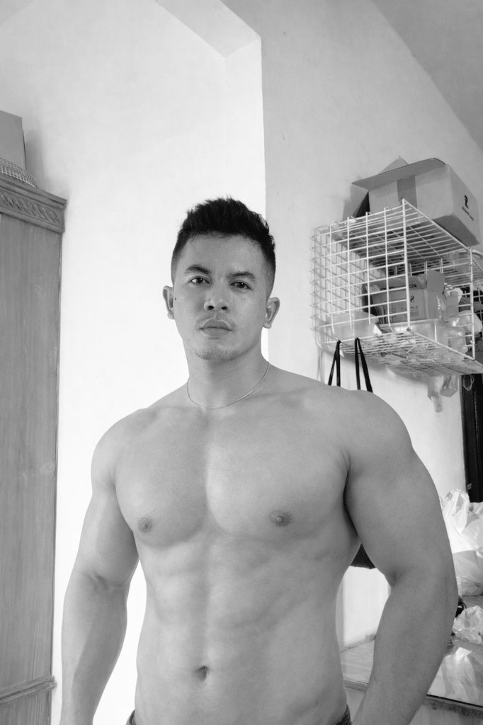 Fokus sama progres.
Bukan sama omongan.

#Confidence
#GymLife
#BodyGoals
#WorkInProgress
#SelfImprovement
#NoFilter
#AlphaVibes
#FitLifestyle