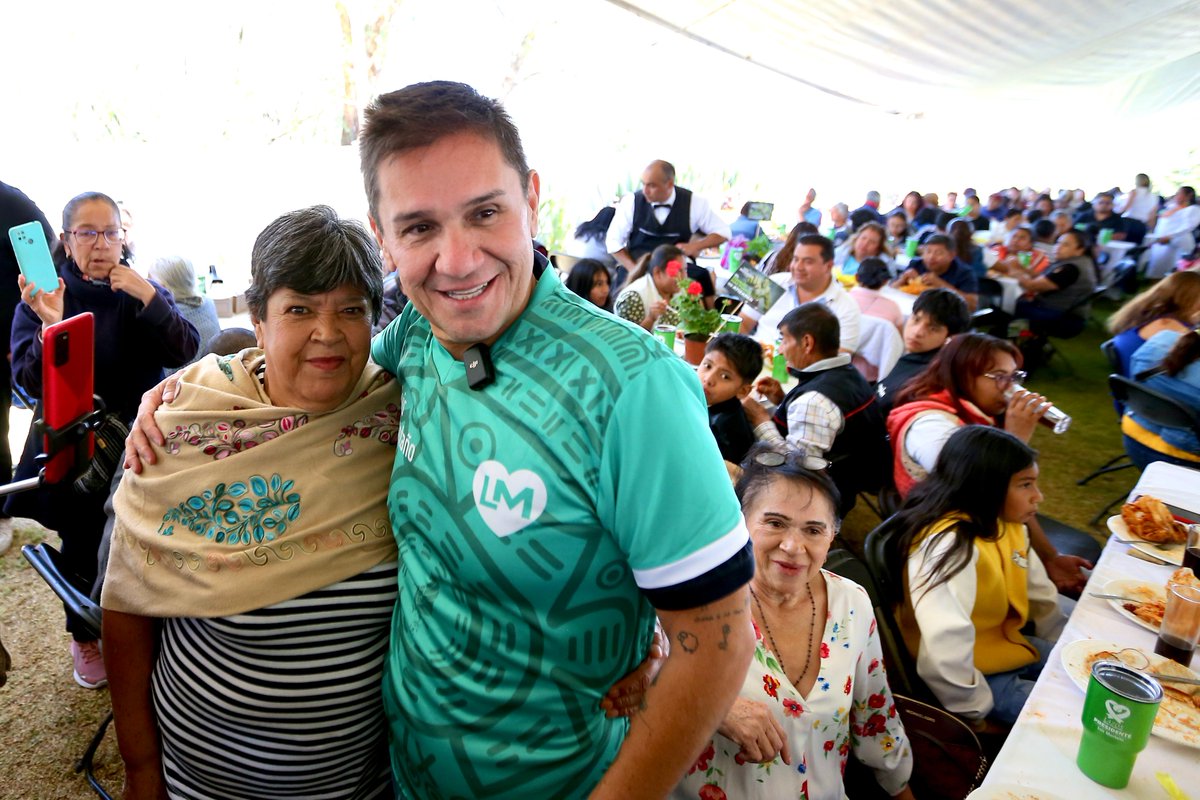 #NZinforma Empresario Luis Montaño festejó #diadelafamilia, y resaltó elementos para tener una mejor sociedad. Ofreció “de corazón servicios" en todos los ámbitos, para garantizar la superación de la comunidad
nuestra-zona.com/llama-luis-mon…