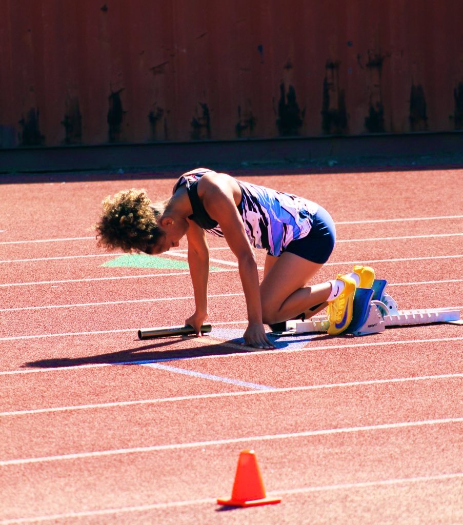 BrieBuckley07's tweet photo. Another PR ๐ฎโ๐จ
New city/school record ๐
๐ฅVarsity 4x1 (Ln 4, 1st leg) 46.45
๐ฅ100m (PR 12.43)
Sometimes itโs difficult to see progress because Iโm always raising the bar for myself. ๐
#settingrecords #sprinttosuccess #chapinHS #junioryear https://t.co/Mclzq6PdnQ