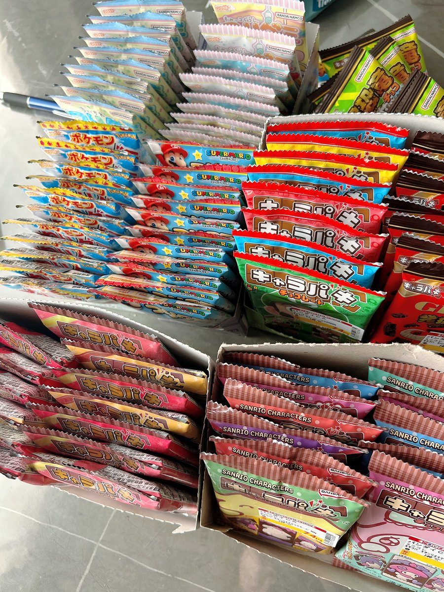 キャラクターのお菓子90点買って4702円になった😂😂