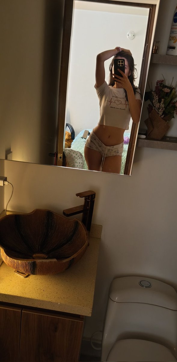 Ellayjow tweet media