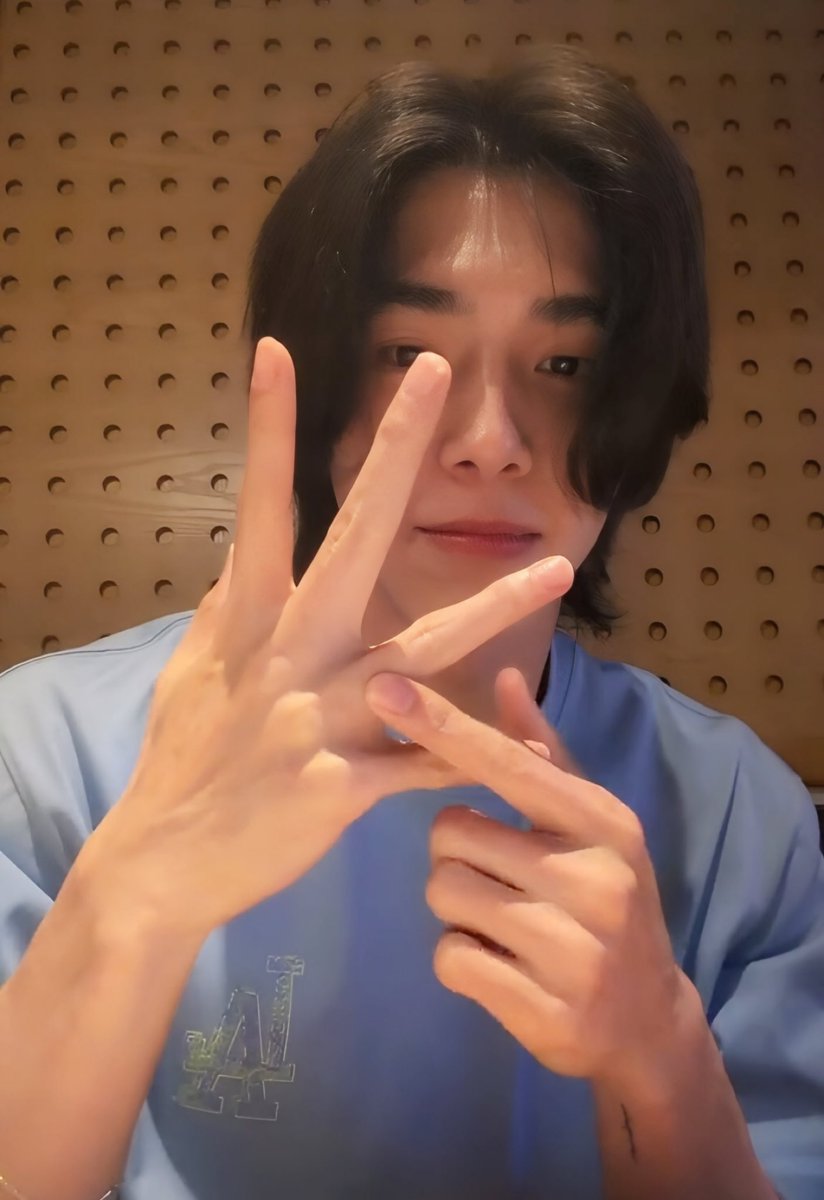 kumiharu0511's tweet image. ほんまAkinの指輪の測り方やん💍😭💕
あのシーン可愛くて大好きだったやつ♡

 #TopForm #BXXMRVW #RVW