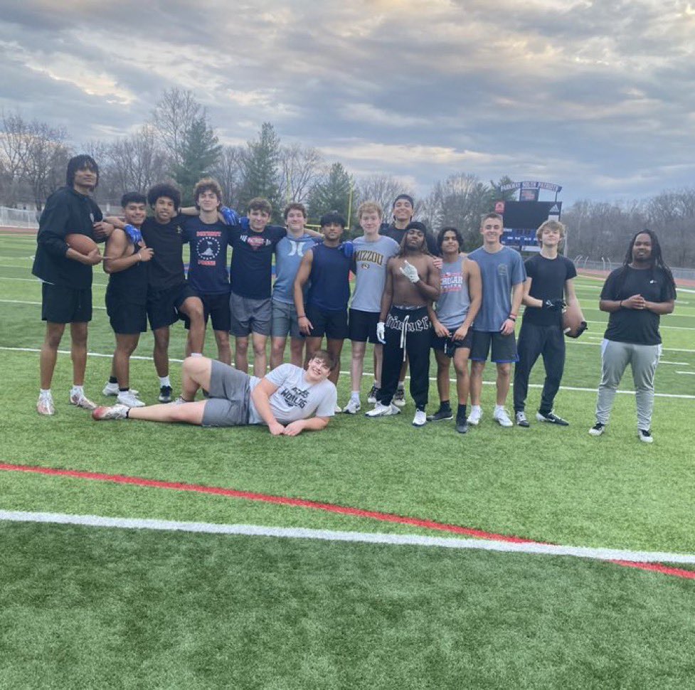 RehanParusha12's tweet photo. Back to work. #southsidepride 
@psouthfootball 
@CoachSal_STL https://t.co/HCGI12gZwz