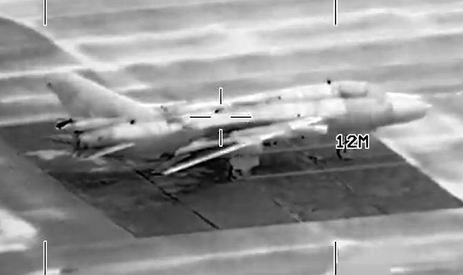 mhmiranusa's tweet image. CENTCOM published a video which shows destruction of two IRGC Air Force Su-22 Fitter fighters, as well as a shelter covering at least three Shahed-136 OWA UAVs.