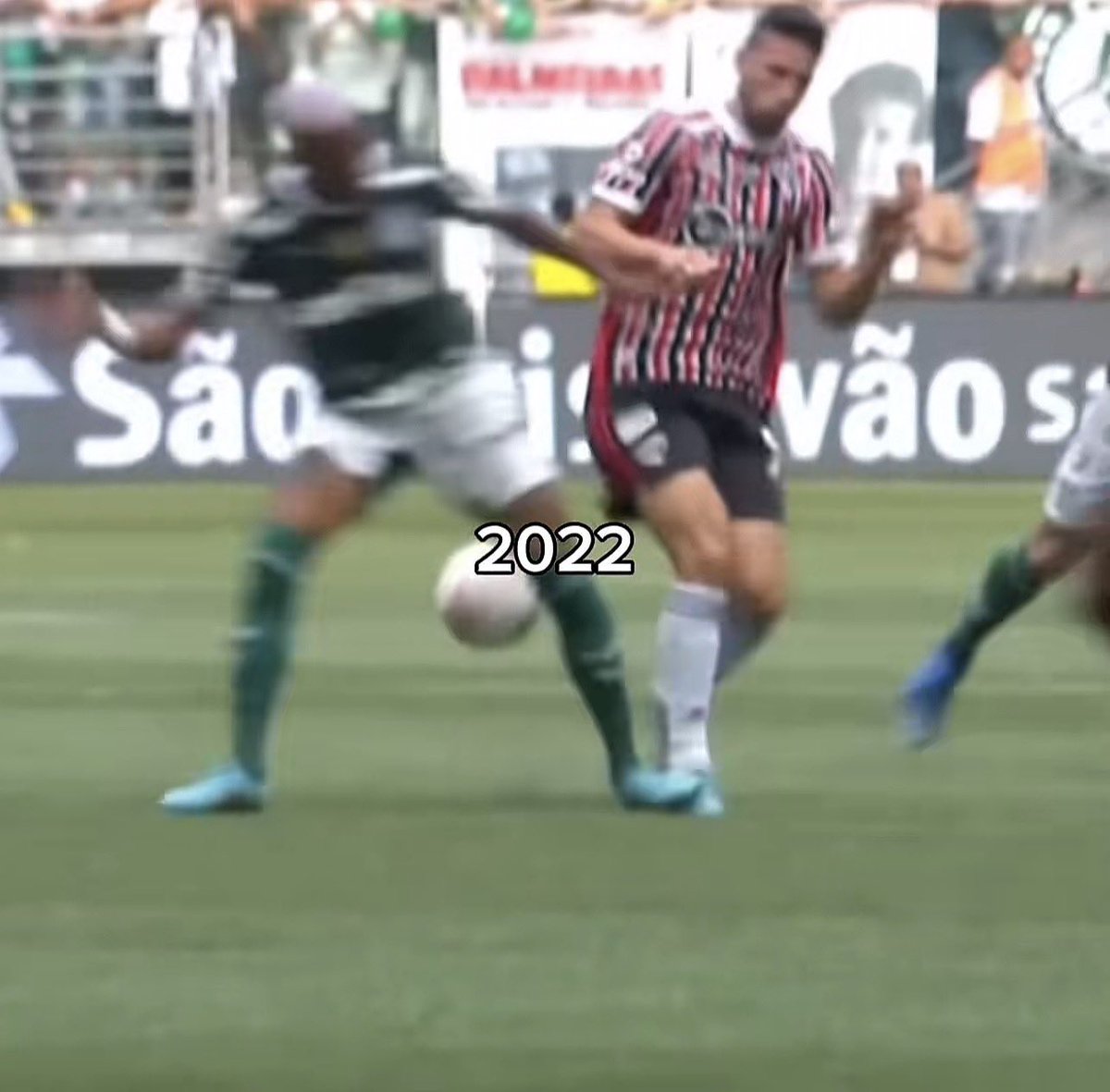 centraIsaopaulo's tweet photo. — 2021:
❌ Pênalti no Marquinhos ignorado
❌ Gol CONTRA, impedido (????)

— 2022:
❌ Expulsão do Rafinha
❌ Pisão do Danilo no Calleri ignorada

— 2023:
❌ “Falta” no gol do Calleri

— 2024:
❌ “Pênalti” do Rafael por socar a bola
❌ Solada do Rios no Pablo Maia ignorada 
❌ Pênalti no Luciano ignorado

— 2025:
❌ “Pênalti” no mergulho do Vitor Roque
❌ Pênalti no Tapia ignorado
❌ Expulsão por pisão do Gomez ignorada
❌ Expulsão por pisão do Andreas ignorada

— 2026:
❌ Pênalti de Gomez ignorado