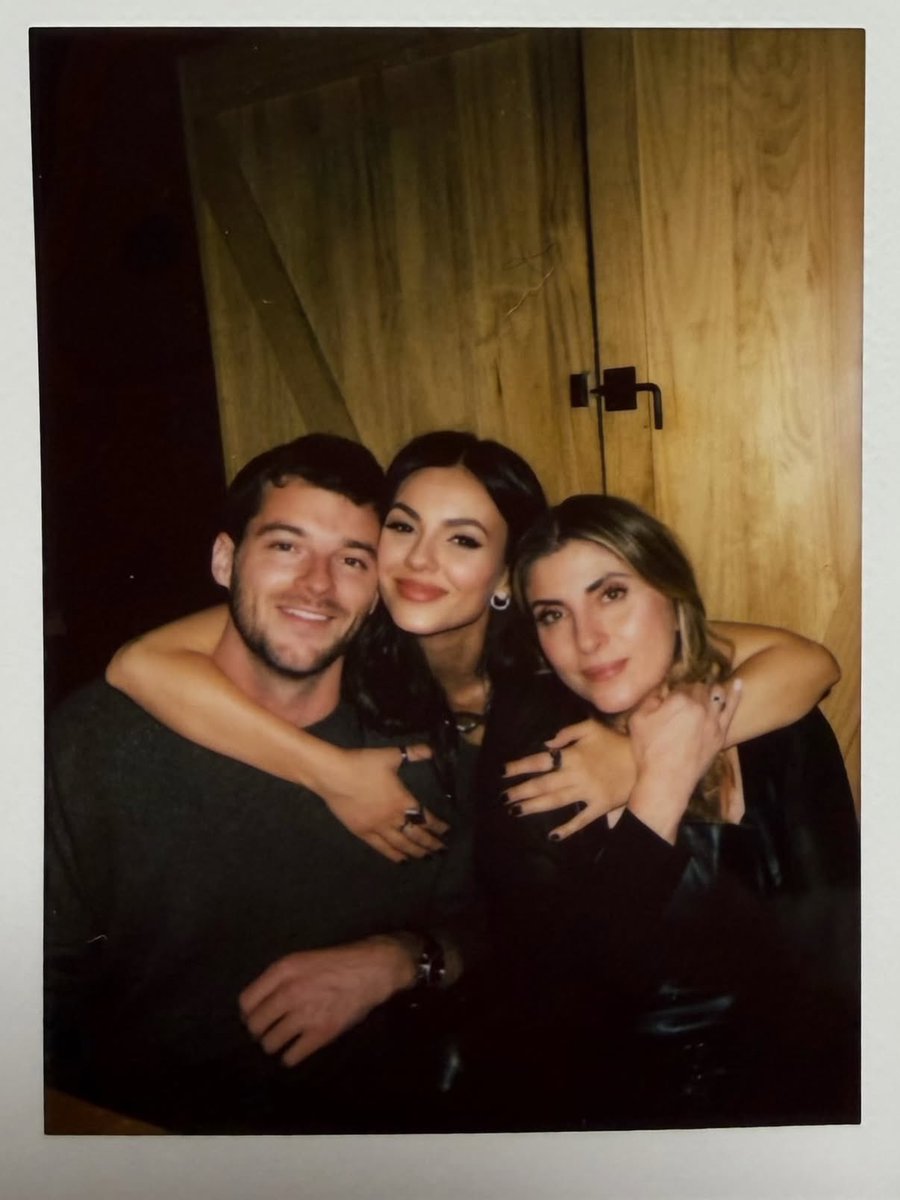 Victoria Justice tweet media