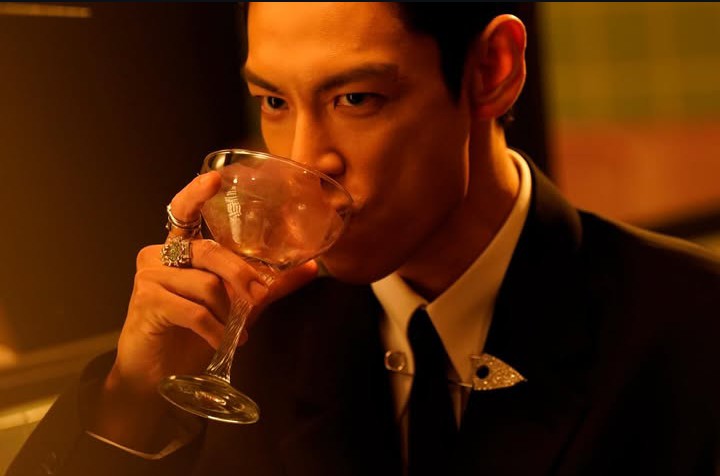 ME VA A DAR UN INFARTO, T.O.P ACTUALIZO USTEDES ENTIENDEN? ACTUALIZO, ES UNA RELIQUIA SJDKAKSJAJAJAJ DIOS LO AMO ES TAN BELLO SACA EL ÁLBUM POR FAVOR