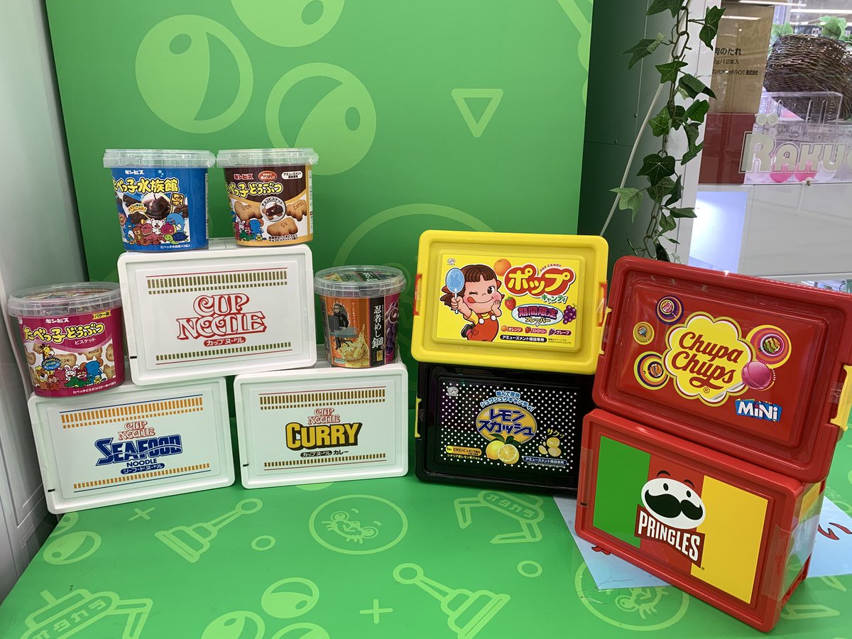 可愛いデザインのコンテナBOX＆ミニバケツにお菓子やラーメンが入っ