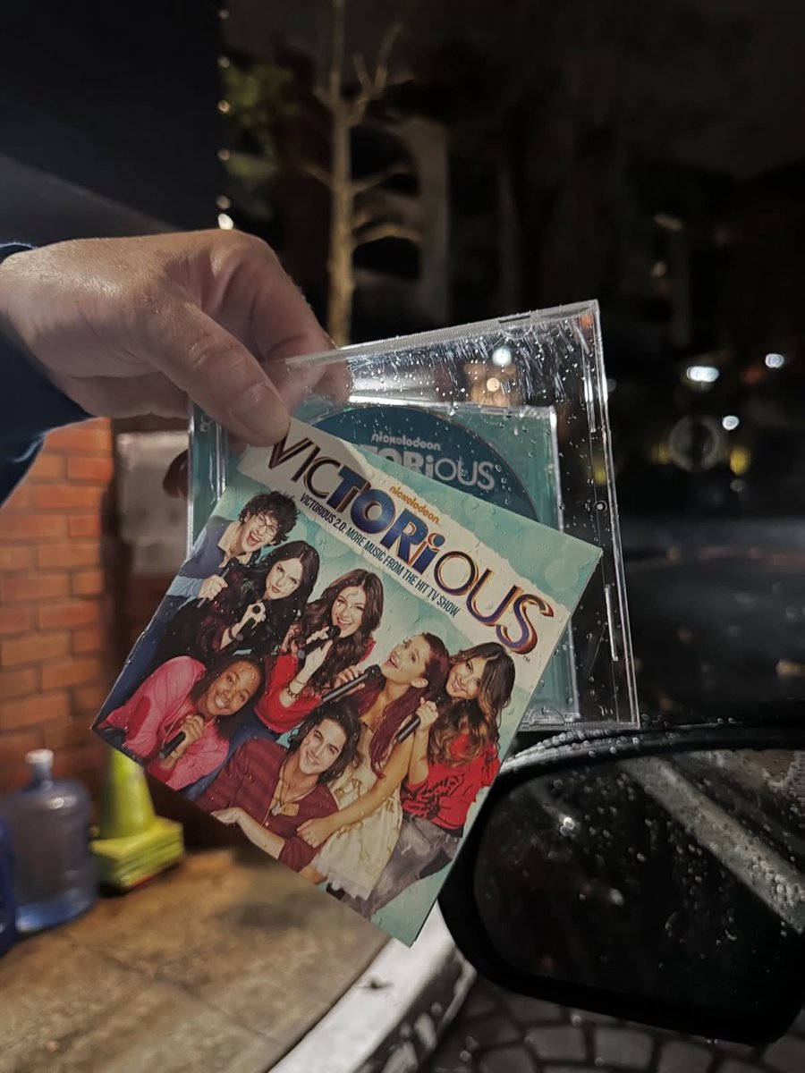 Victoria Justice tweet media