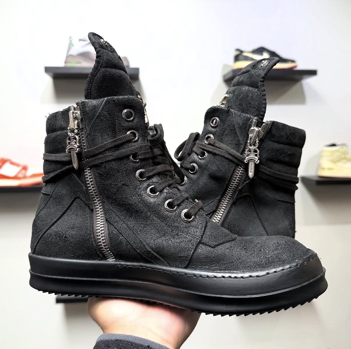 East’on tweet media