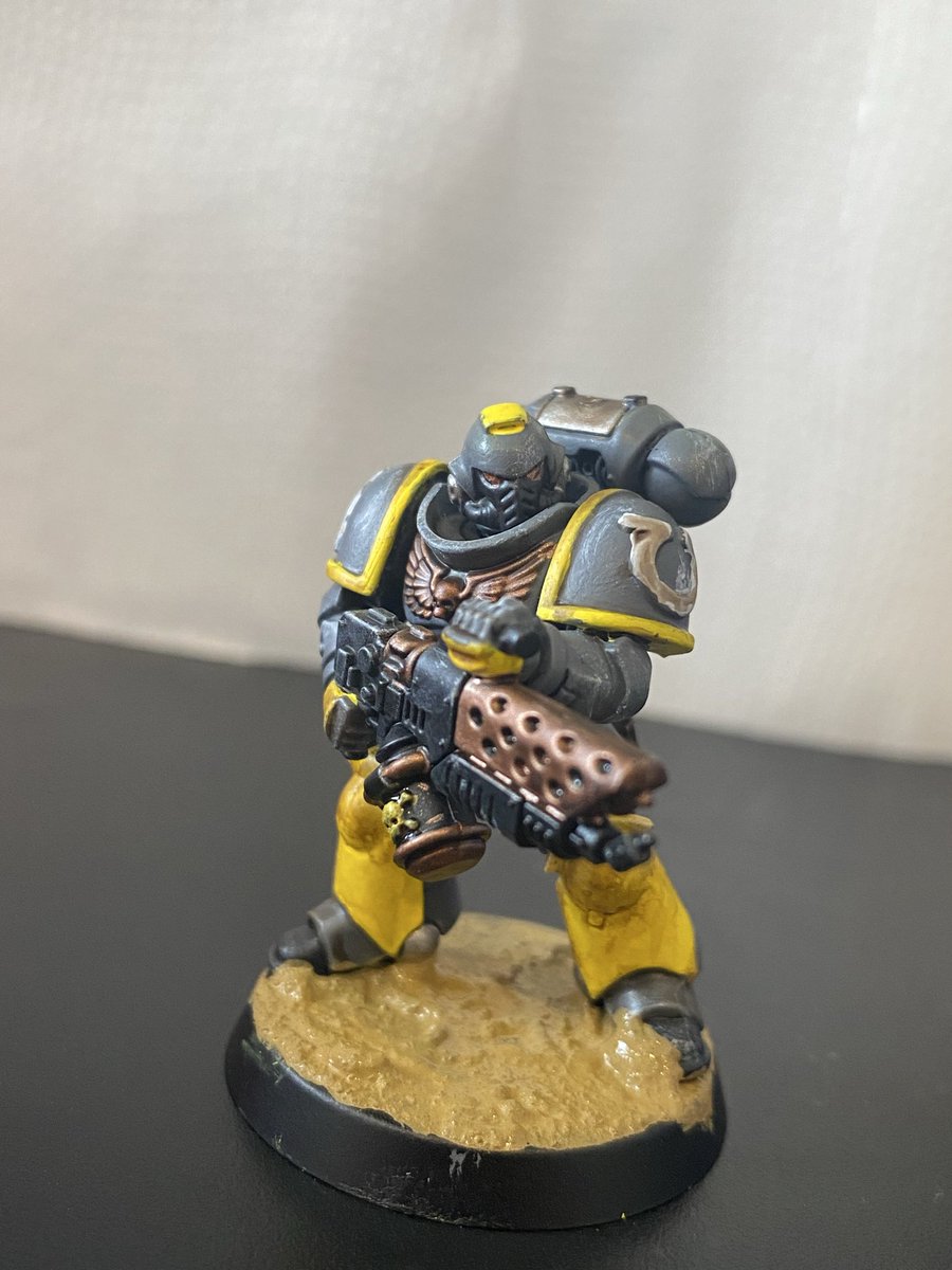 SaskiaFig's tweet photo. First few figures I’ve painted #warhammer40k https://t.co/23nJWYxVqL