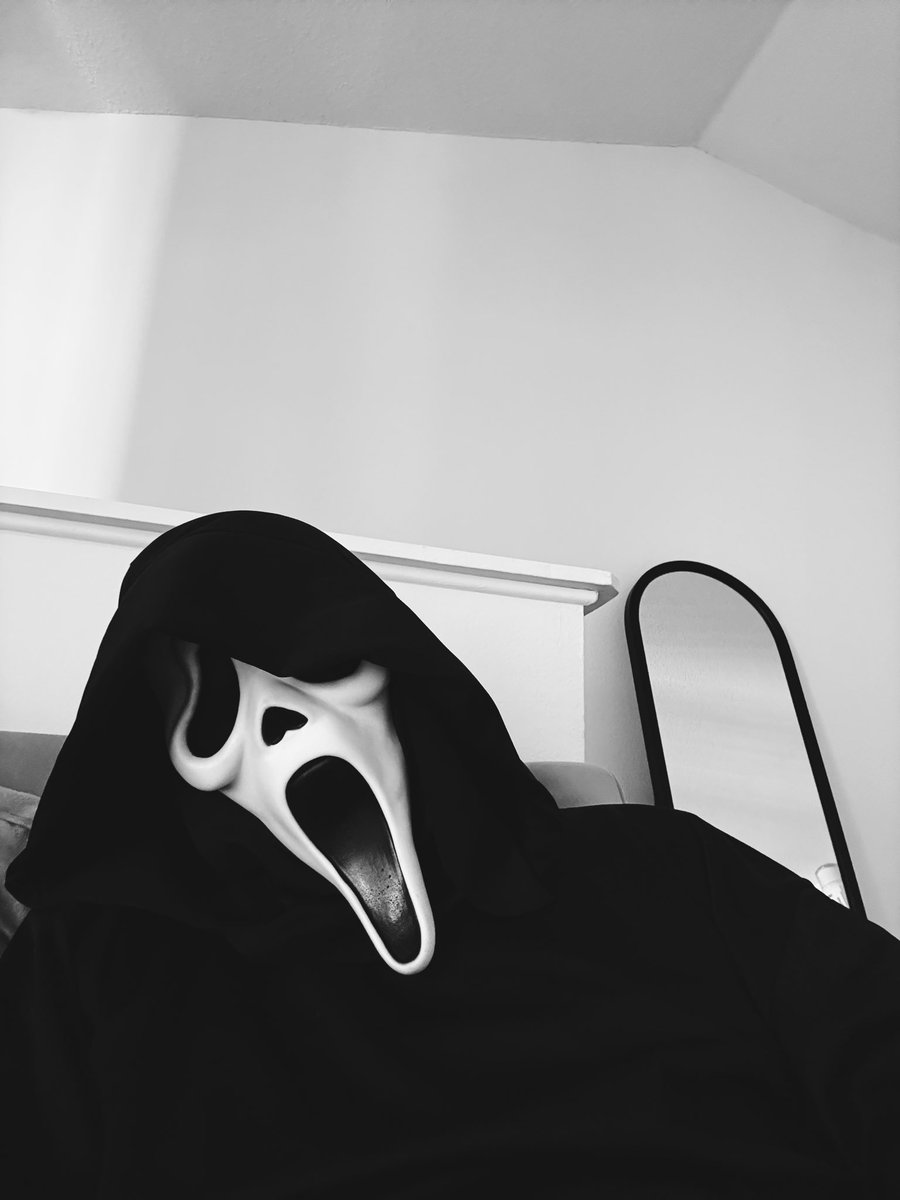 Hennessyghost's tweet photo. She asked why I take the percs ? I said bitch because they’ll never leave ! https://t.co/AqkqRpU64n