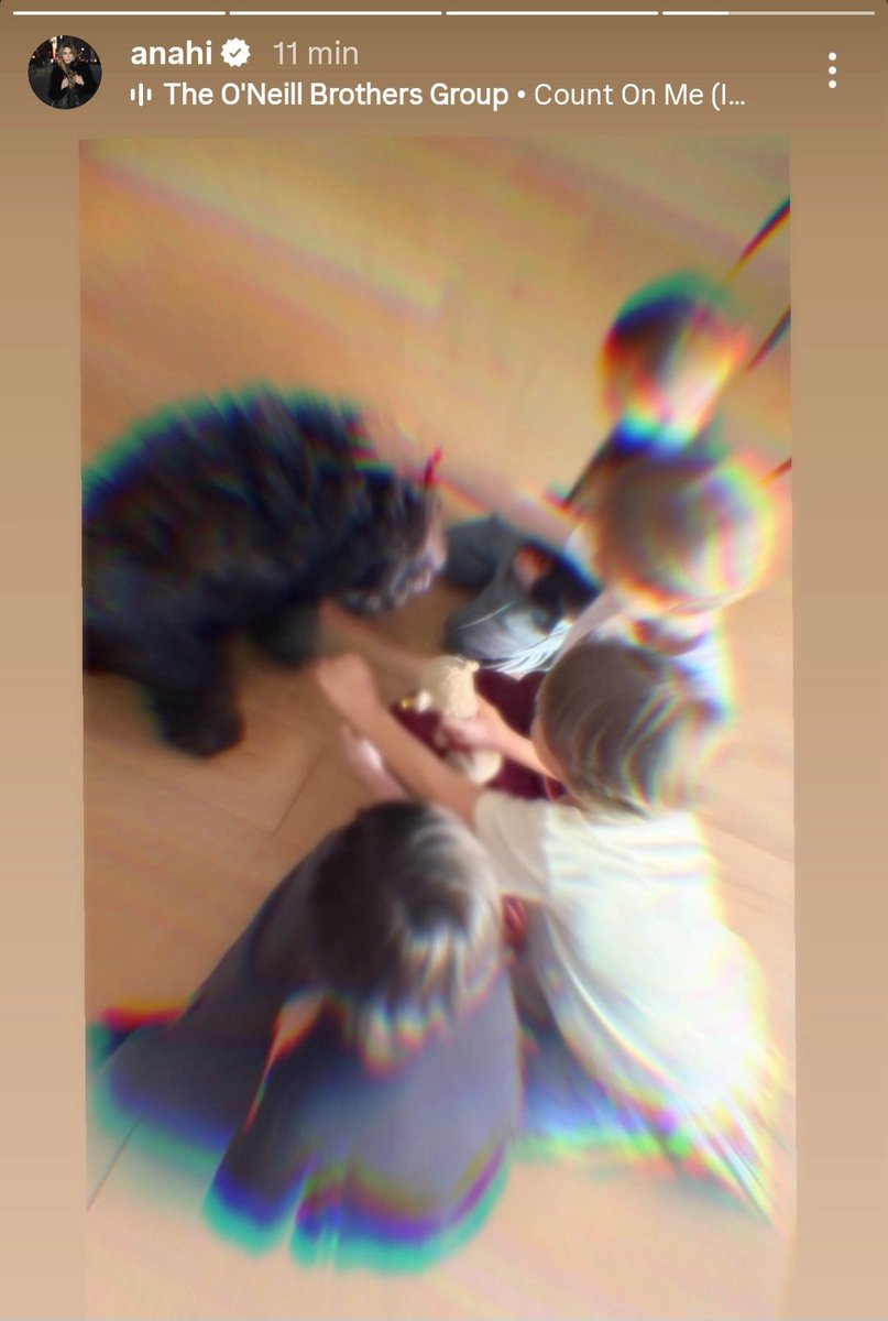 BoyOfAnahi's tweet photo. CÓMO ES ESO DE QUE SON LOS HIJOS DE PONCHOOO! Además no muestra las caras, todo calzaaaaaa 😳🗣🥹❤️❤️❤️❤️ https://t.co/TzwWHRS8Yk
