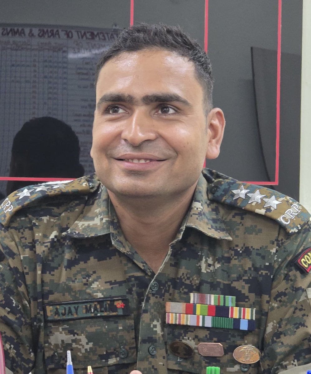 journo_jitendra's tweet photo. अजय मलिक, AC (#CRPF) के 2010 बैच के #UPSC अधिकारी हैं। जेएंडके और वामपंथी उग्रवाद ग्रस्त क्षेत्रों में असाधारण साहस का प्रदर्शन। उनकी टीम ने करोड़ के इनामी नक्सली और कश्मीर में तीन पाकिस्तानी आतंकियों को मारा था।अब IED ब्लास्ट में घायल वीर अजय एम्स में भर्ती हैं।#Rohtak #Haryana https://t.co/9K7nWhcSj7