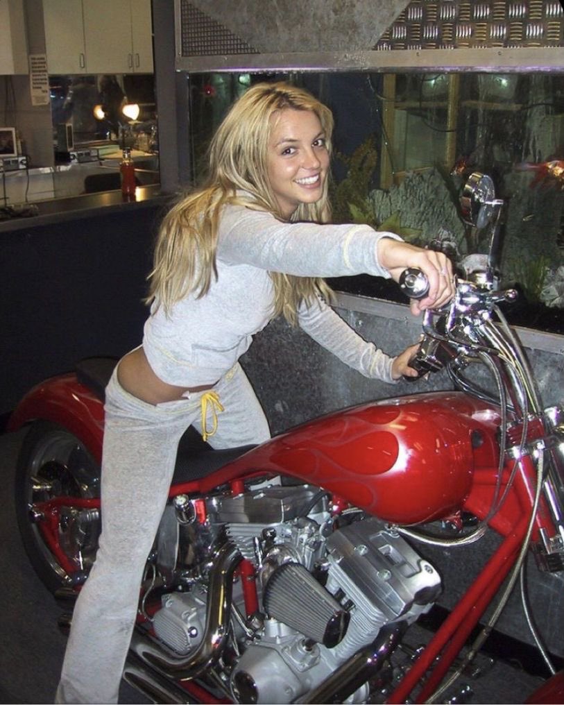 slimsorbet's tweet photo. you want a hot body? 
you want a bugatti?
you want a maserati?
you better work bitch. https://t.co/2i8jSErqiJ