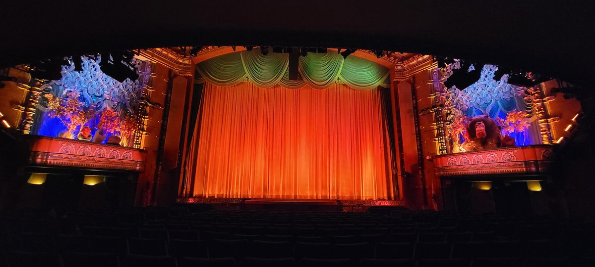 Disneyfan9523's tweet photo. I Just Saw Disney's Oliver And Company At The El Capitan Theatre In Hollywood And It Was Amazing.  #ElCapitanTheatre #OliverAndCompany #WaltDisneyAnimationStudios #WaltDisneyStudios #D23 #Disney #WaltDisneyCompany #WaltDisneyArchives #FlashbackFun https://t.co/VjtrlgxIBO