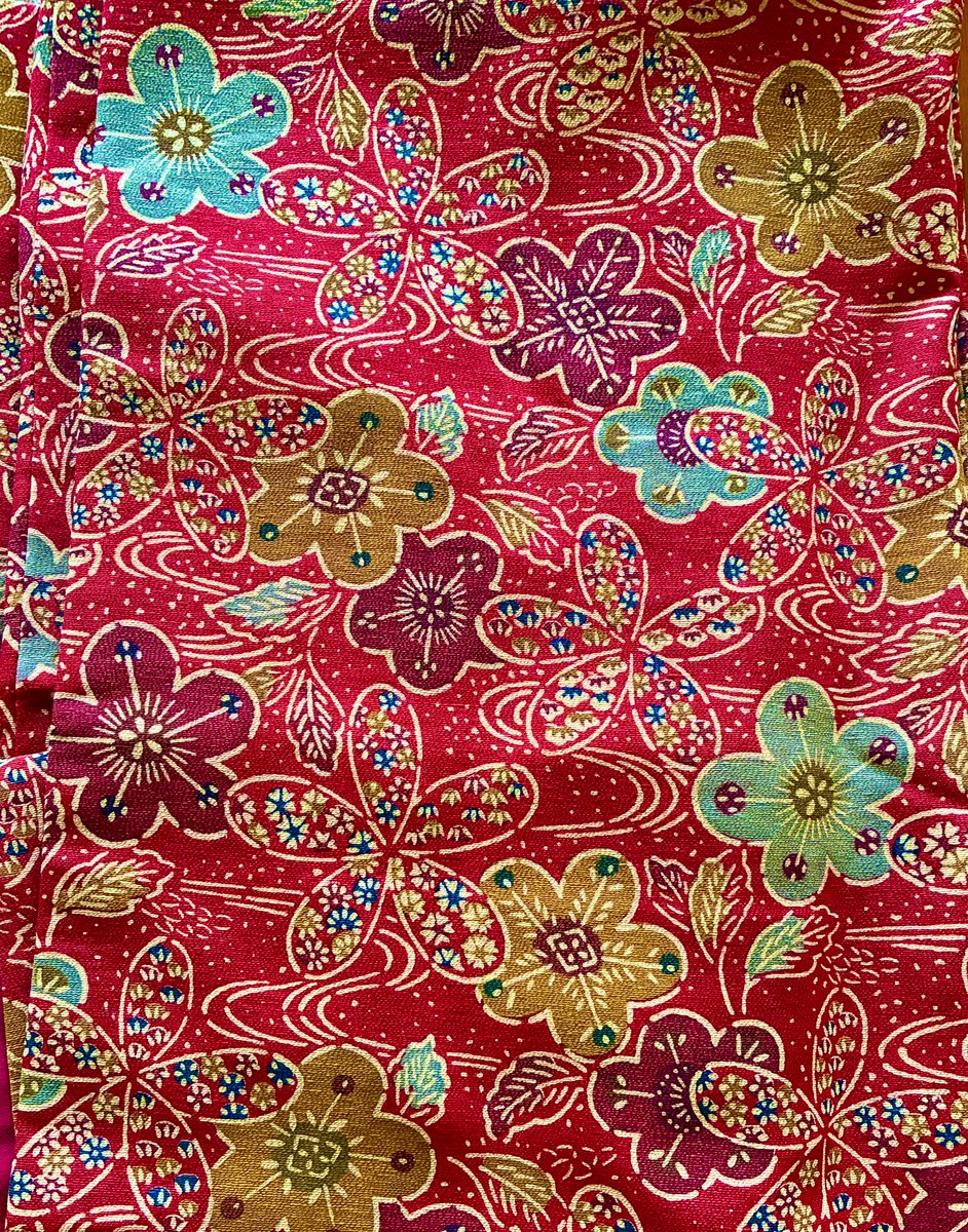 tokyo_kyoto_jp's tweet image. #縮緬 
明日の着物を準備中

梅と桜？に流水紋様🌸

腰紐、伊達締め、足袋、補正のタオル等
着付けアイテムは数が多め

#antique #kimono
#SlowFashion  #InheritedStyle 
A vintage silk crape kimono from 60 years ago. Still as beautiful as ever. 

Ready for tomorrow.✨👘