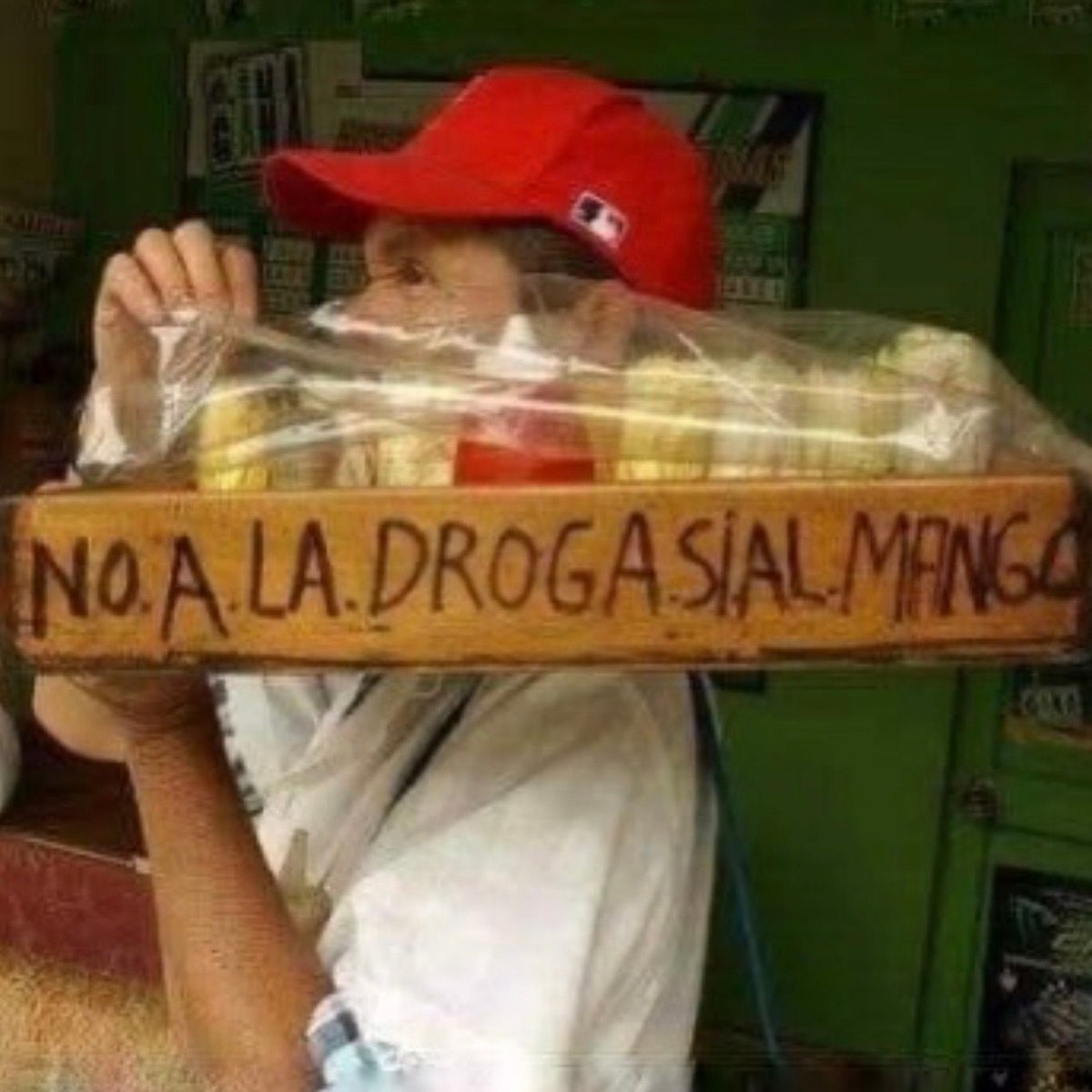 gente vendiendo cosas tweet media